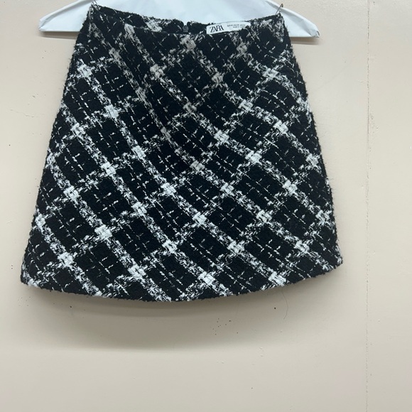 Zara Dresses & Skirts - Zara Monochrome Checkered Mini XS Skirt